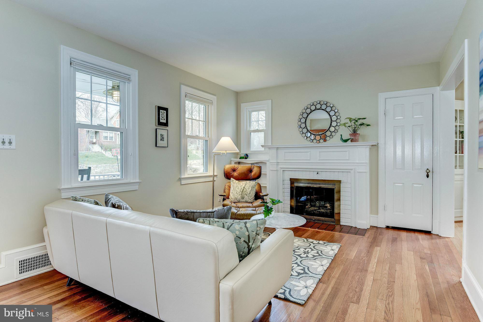 4828 16th Road North Arlington, VA 22207 - Photo 7 of 30 Living Room