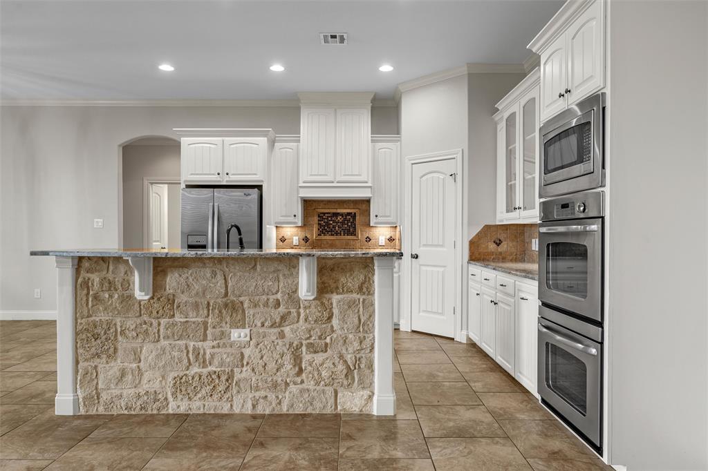 144 Ellis Farm Road Hewitt, TX 76643 - Photo 8 of 36 Kitchen