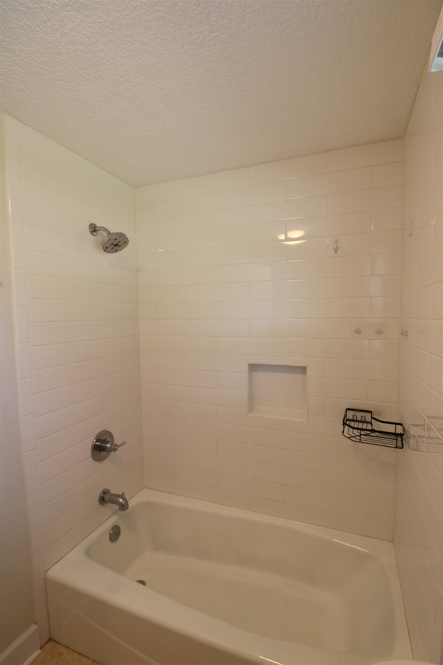 96 Barbarosa Street St. Augustine, FL 32086 - Photo 12 of 17 a bathroom with a bathtub