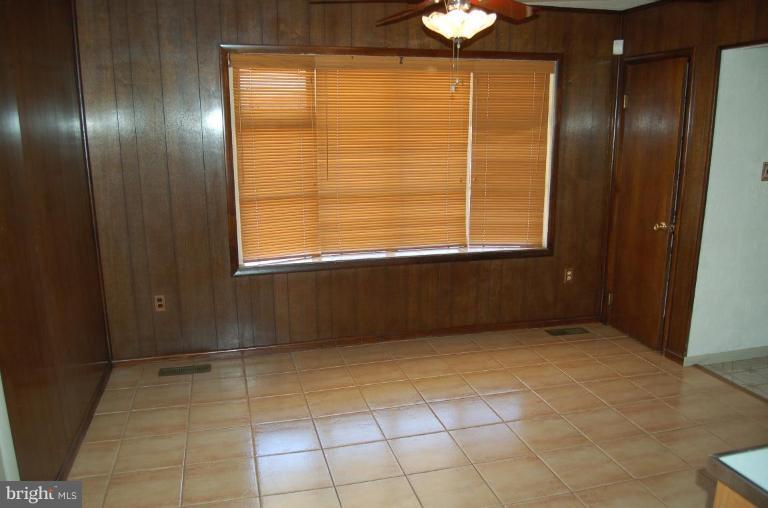 13111 Dauphine Street Silver Spring, MD 20906 - Photo 3 of 9 Breakfast Area