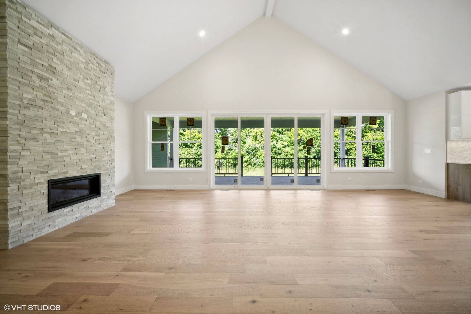 1223 Noble Drive Des Plaines, IL 60018 - Photo 20 of 52 an empty room with large windows