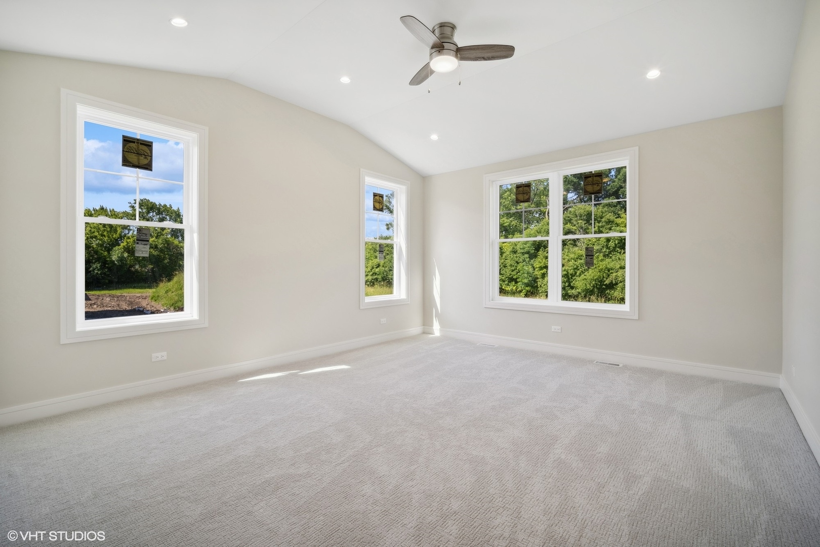 1223 Noble Drive Des Plaines, IL 60018 - Photo 25 of 52 an empty room with windows and closet
