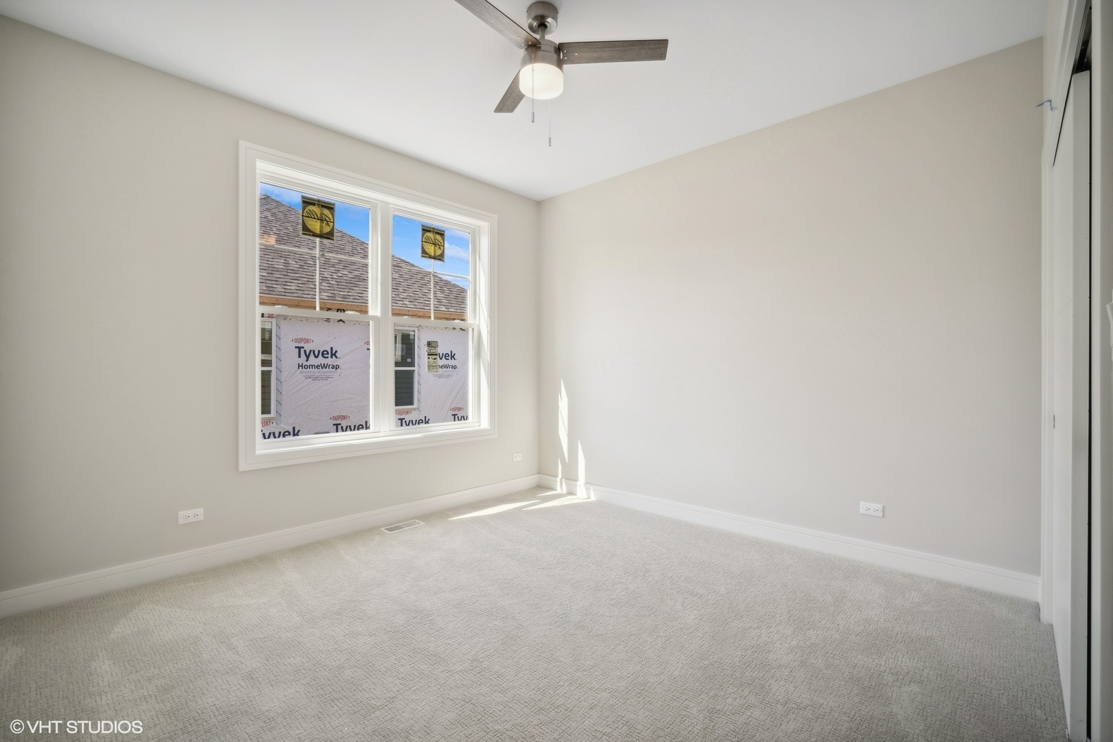 1223 Noble Drive Des Plaines, IL 60018 - Photo 31 of 52 a view of an empty room with a window