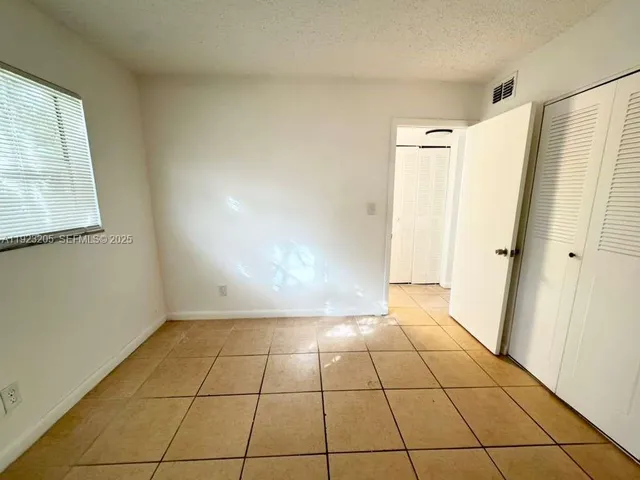 $1,950 | 961 Northwest 45th Street, Unit 1, Deerfield Beach, FL 33064