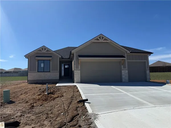 $469,900 | 620 Jensen Court, Blue Springs, MO 64014
