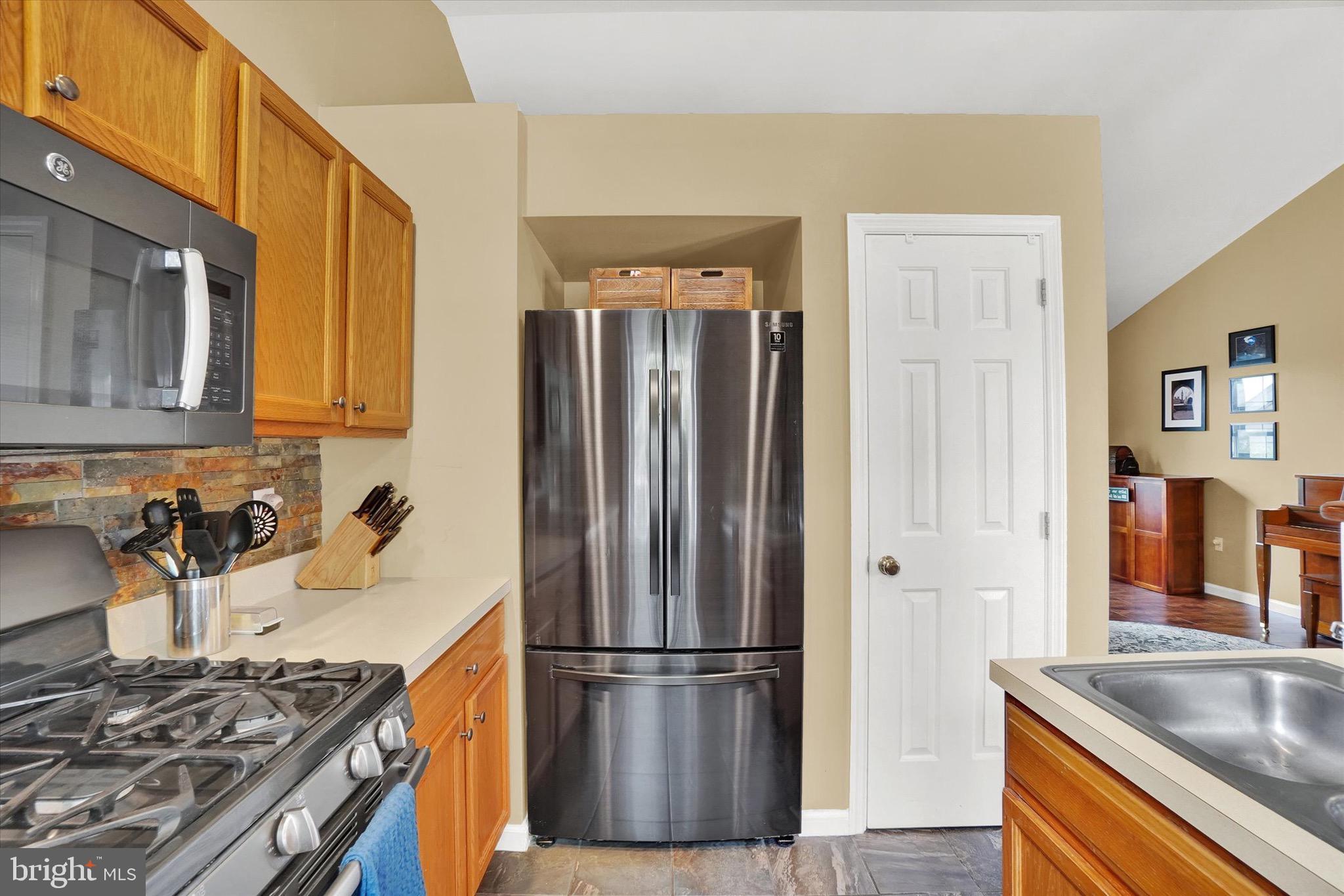 2590 Gora Road North York, PA 17404 - Photo 9 of 32 Gallery Image 9