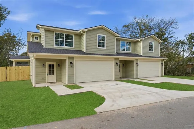 $2,000 | 806 South Newsom Street, Mineola, TX 75773