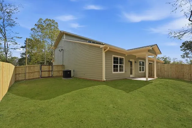 $2,000 | 806 South Newsom Street, Mineola, TX 75773