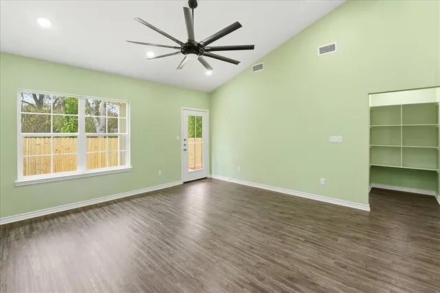 $2,000 | 806 South Newsom Street, Mineola, TX 75773