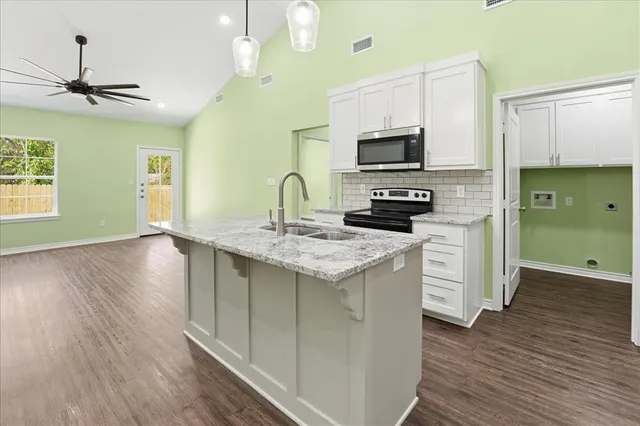 $2,000 | 806 South Newsom Street, Mineola, TX 75773