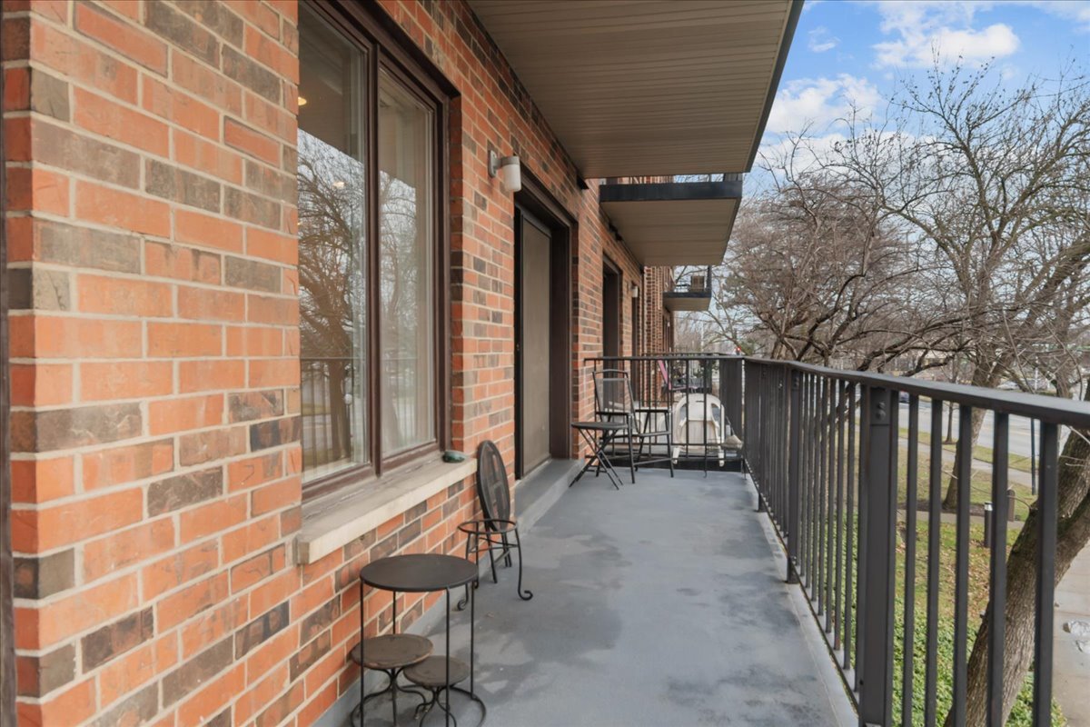 9560 Gross Point Road, Unit 201 Skokie, IL 60076 - Photo 6 of 20 Gallery Image 6