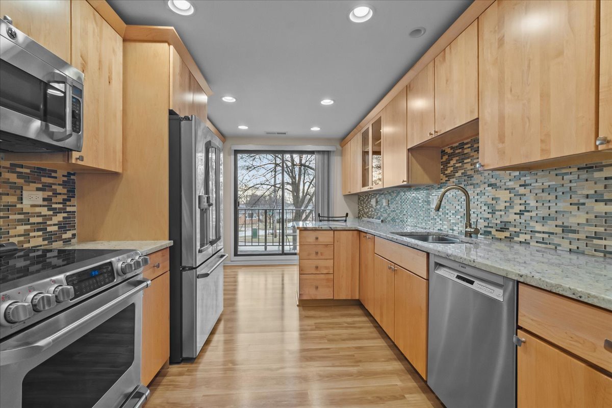 9560 Gross Point Road, Unit 201 Skokie, IL 60076 - Photo 7 of 20 Gallery Image 7