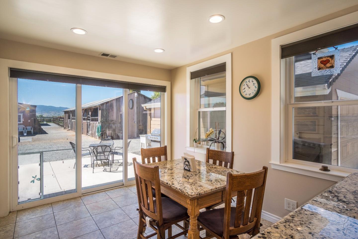 991 Wright Road Hollister, CA 95023 - Photo 6 of 15 Gallery Image 6