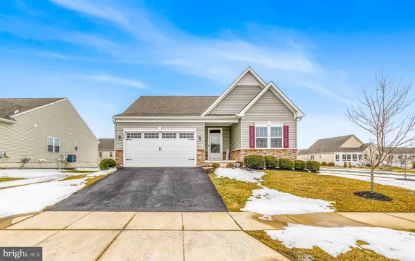 a front view of house with yard