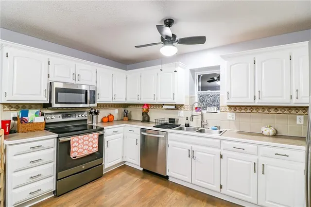 $389,900 | 3420 Brooklyn Avenue, Sedalia, MO 65301