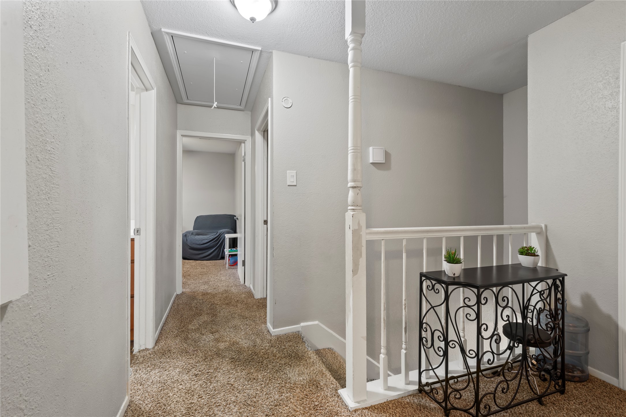 242 St Finans Way Houston, TX 77015 - Photo 13 of 25 a view of a hallway with a livingroom and a hallway