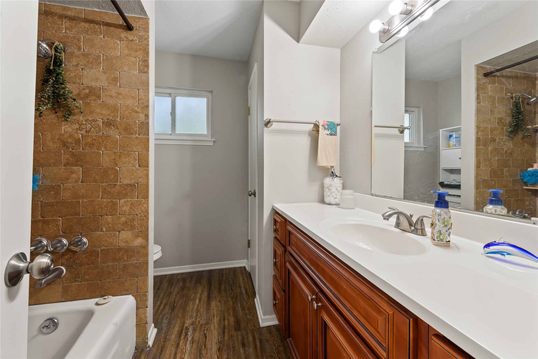 242 St Finans Way Houston, TX 77015 - Photo 20 of 25 a bathroom with a sink a tub and a mirror