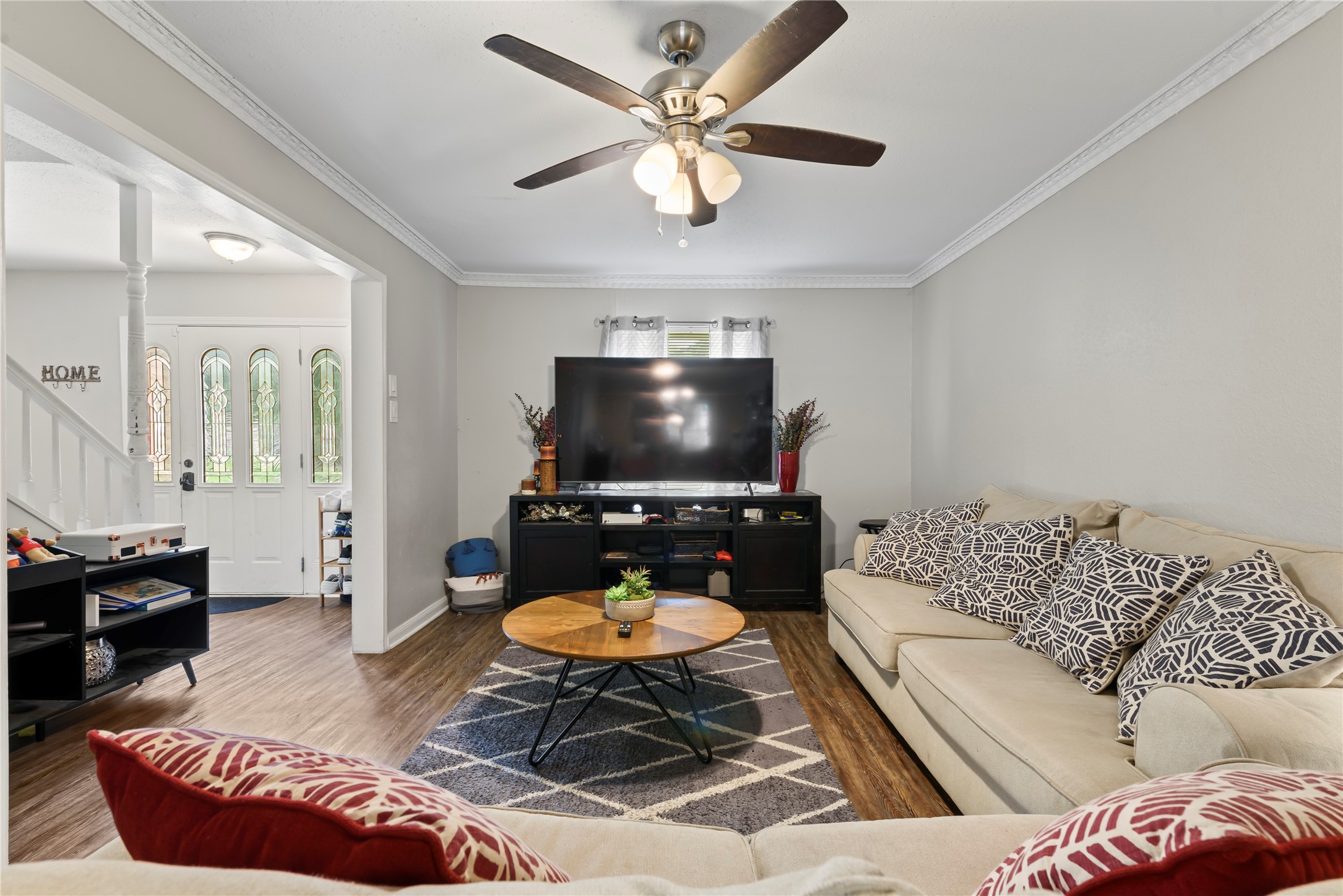242 St Finans Way Houston, TX 77015 - Photo 5 of 25 a living room with furniture and a flat screen tv
