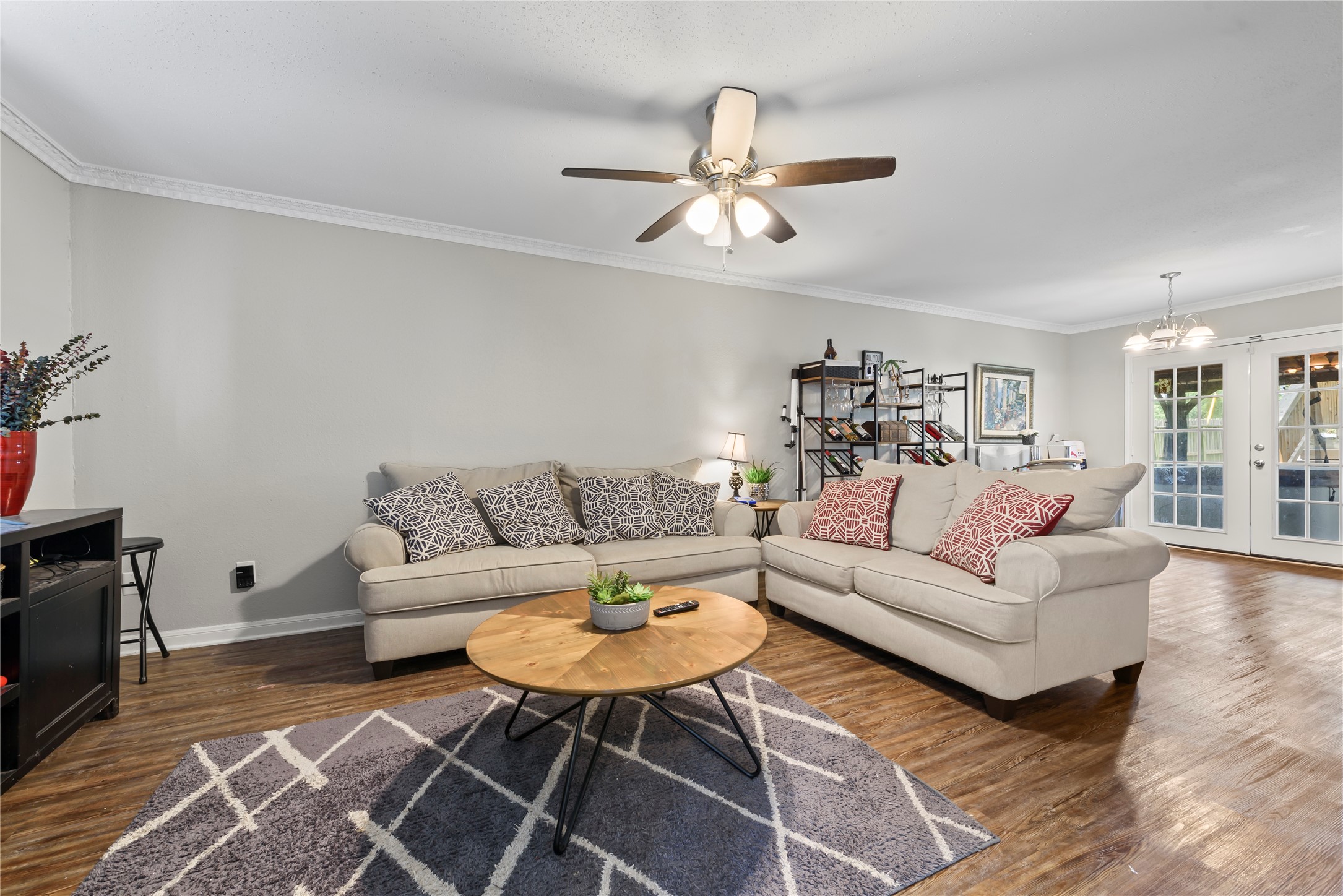 242 St Finans Way Houston, TX 77015 - Photo 6 of 25 a living room with furniture a ceiling fan and a rug