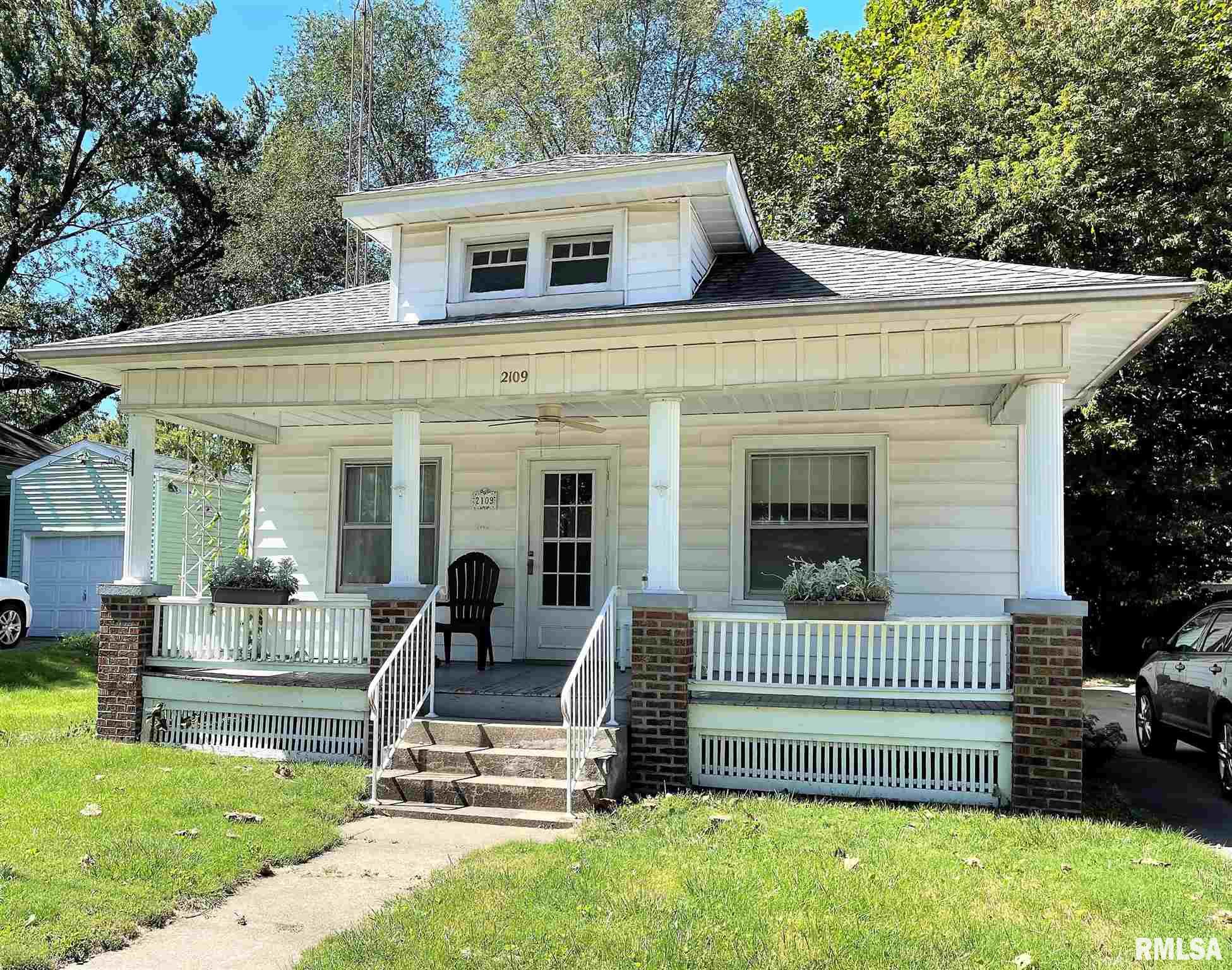 2109 North 11th Street Springfield, IL 62702 - Photo 1 of 14