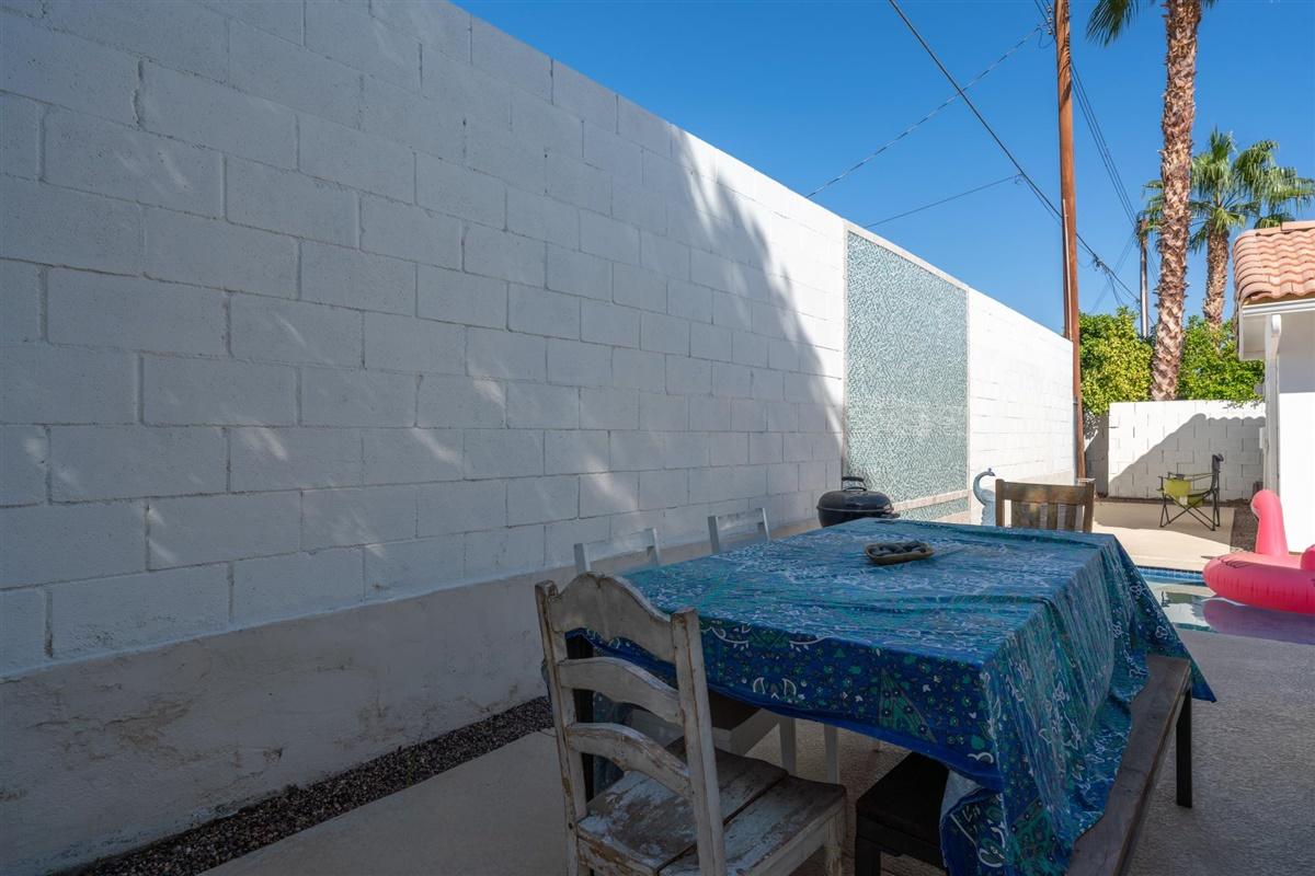 52695 Avenida Bermudas La Quinta, CA 92253 - Photo 17 of 49 a view of a tables and chairs in the patio