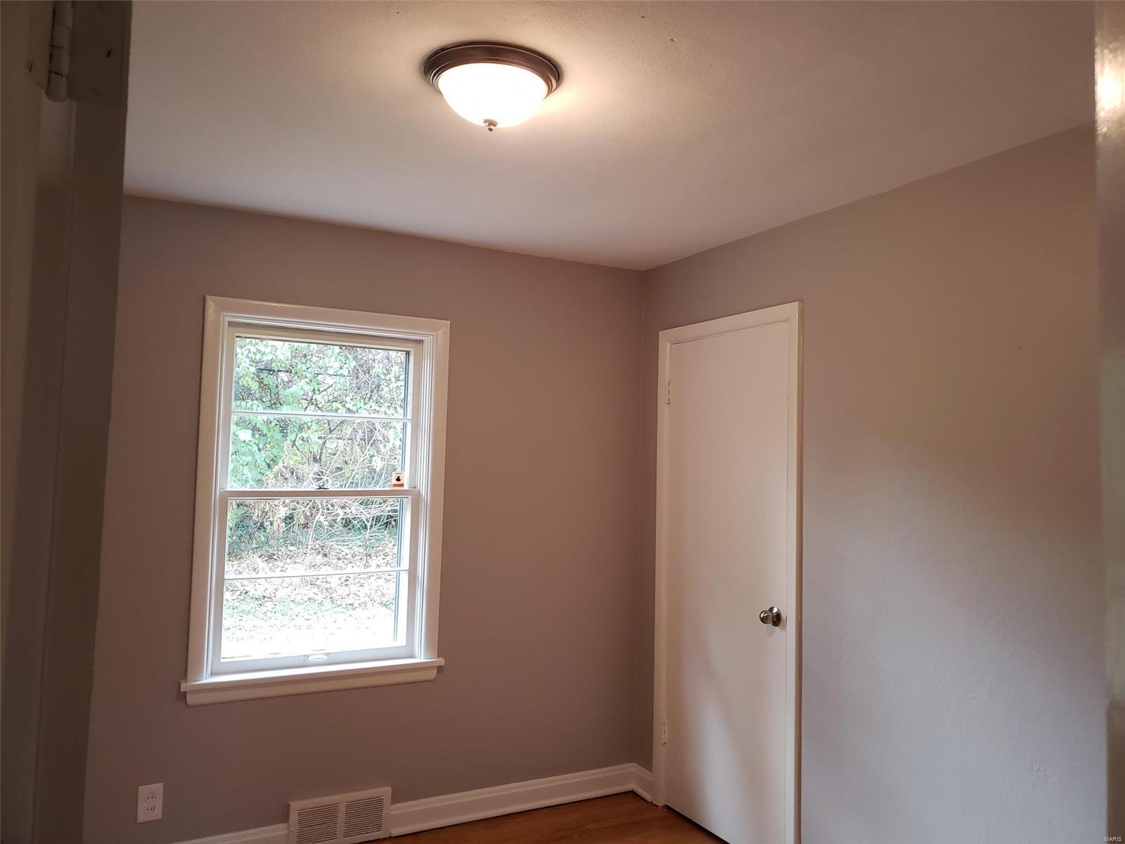 917 Roussillon Court St. Louis, MO 63135 - Photo 8 of 18 Gallery Image 8