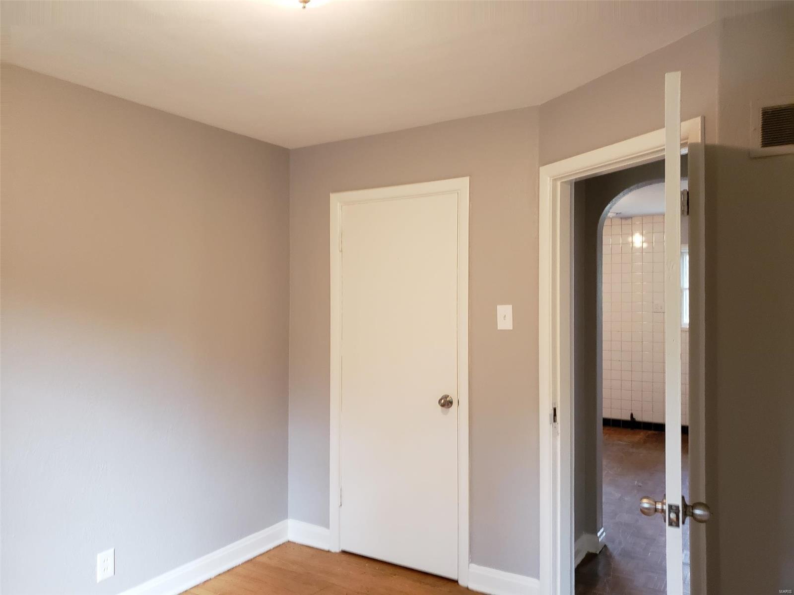 917 Roussillon Court St. Louis, MO 63135 - Photo 9 of 18 Gallery Image 9