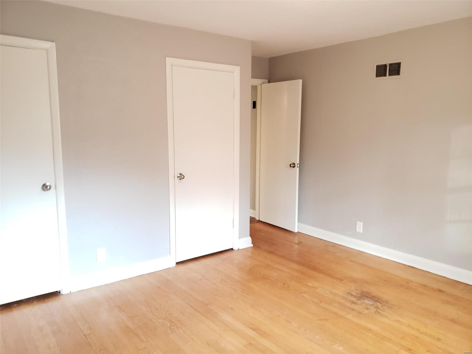 917 Roussillon Court St. Louis, MO 63135 - Photo 10 of 18 Gallery Image 10
