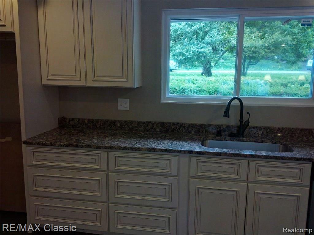 36124 Paddleford Road Farmington Hills, MI 48331 - Photo 10 of 22