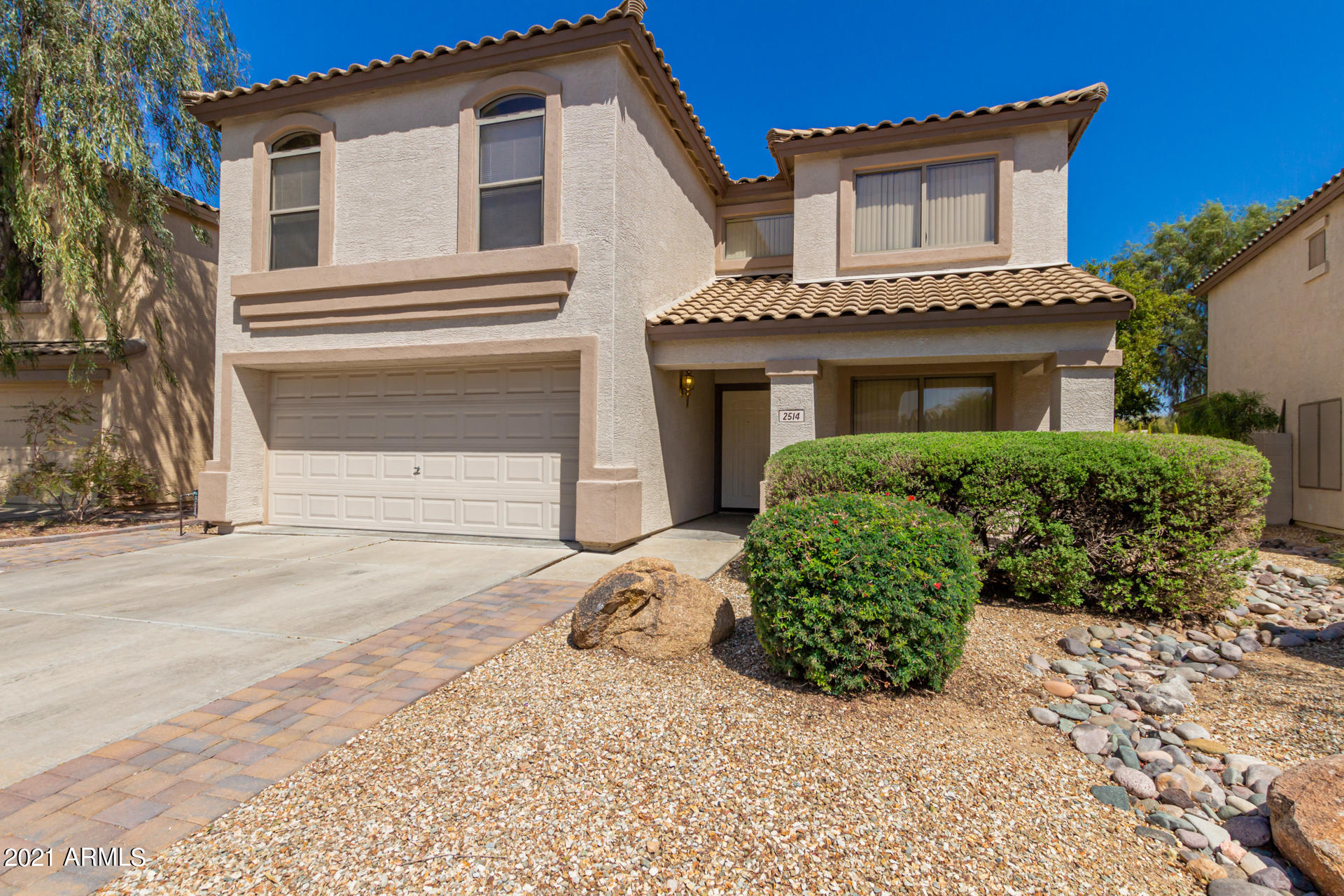 2514 West Red Fox Road Phoenix, AZ 85085 - Photo 3 of 34 0002-RedFox-2