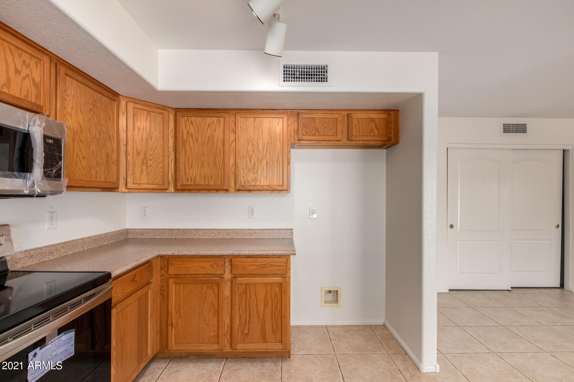 2514 West Red Fox Road Phoenix, AZ 85085 - Photo 6 of 34 0005-RedFox-6