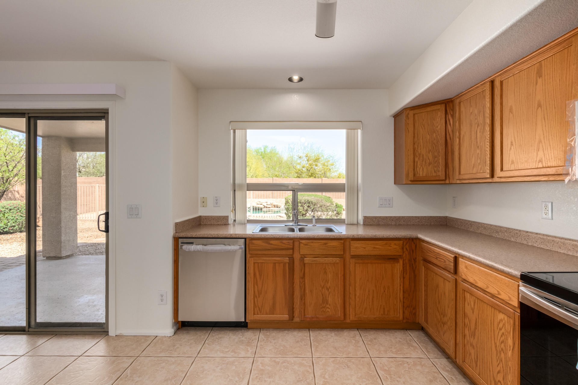 2514 West Red Fox Road Phoenix, AZ 85085 - Photo 7 of 34 0006-RedFox-5