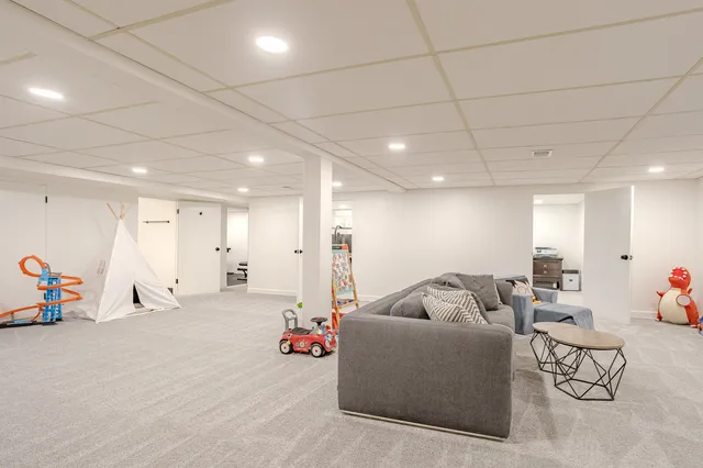 $5,800 | 715 Lamon Avenue, Wilmette, IL 60091