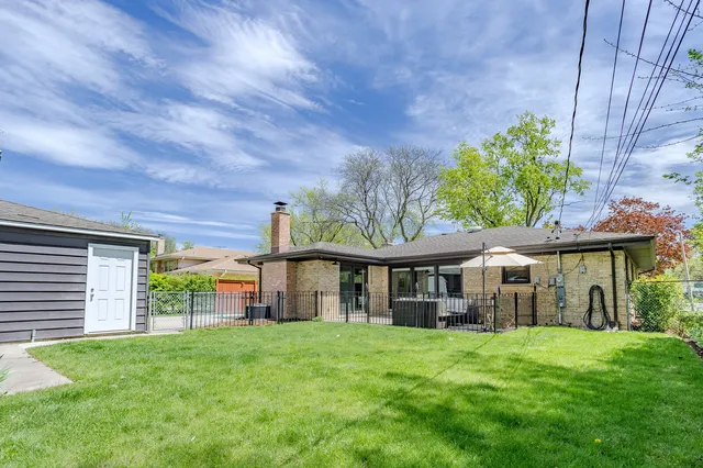 $5,800 | 715 Lamon Avenue, Wilmette, IL 60091