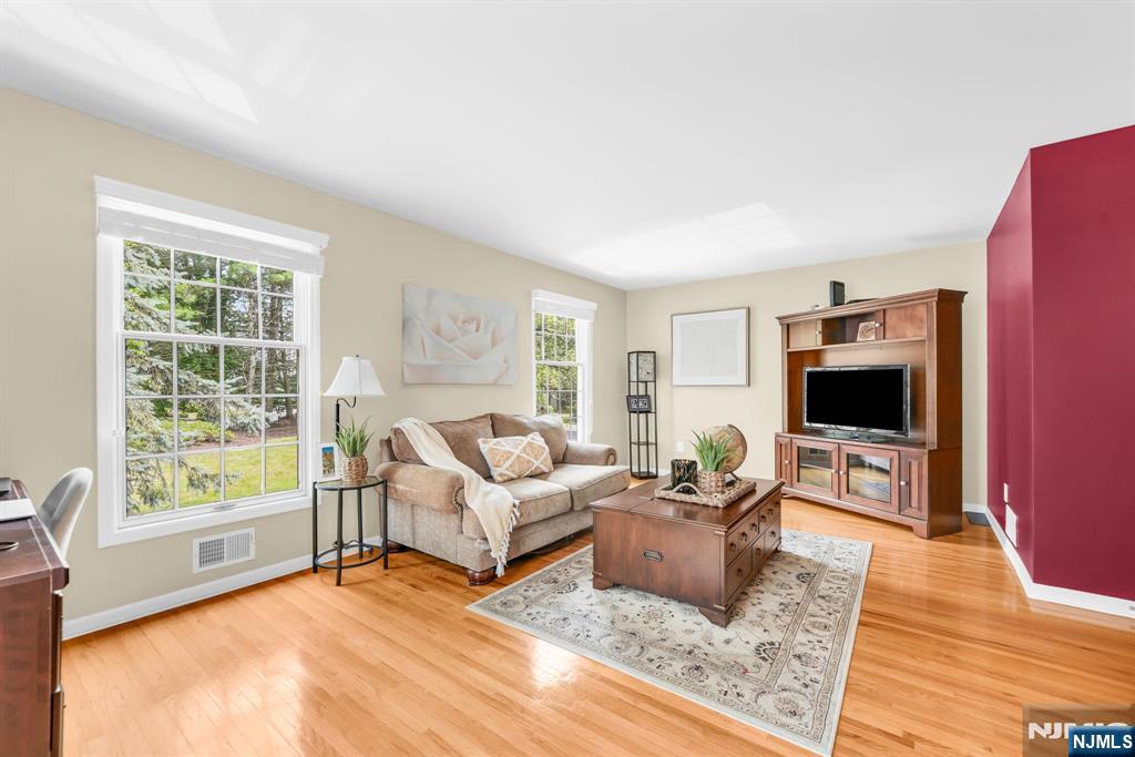 15 Nuthatcher Court Wayne, NJ 07470 - Photo 11 of 34