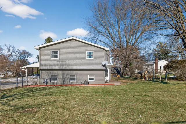 $410,000 | 6606 Silver Lake Road, Cary, IL 60013