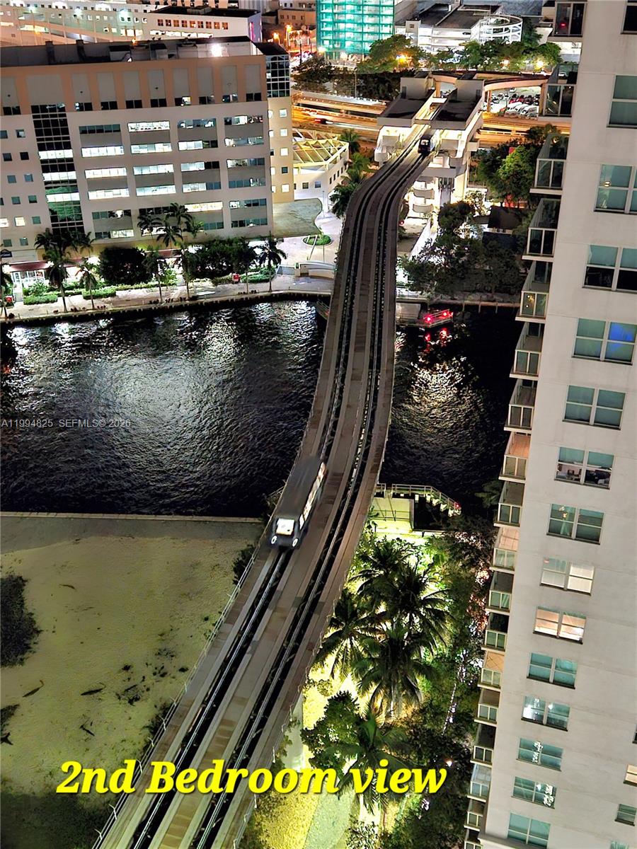 41 Southeast 5th Street, Unit 1517 Miami, FL 33131 - Photo 55 of 62 a view of water heater room
