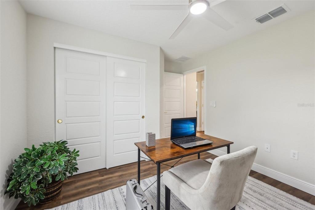 7217 Hemlock Loop Ocala, FL 34472 - Photo 21 of 27 a living room with furniture and flowers