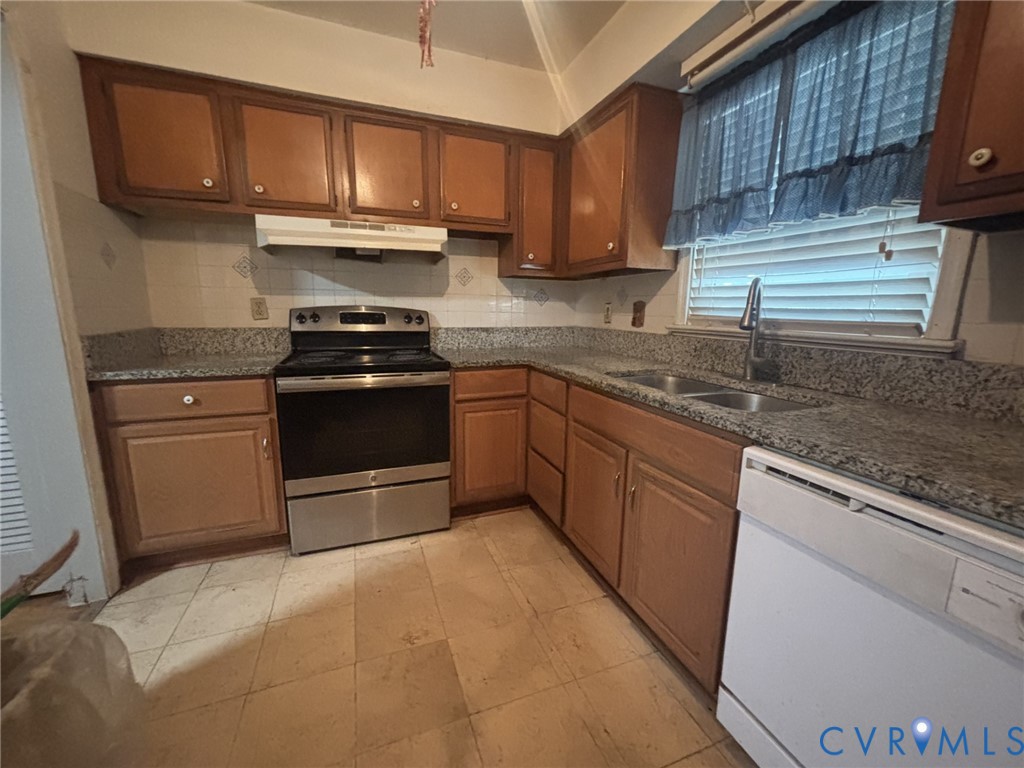 1464 Robindale Road North Chesterfield, VA 23235 - Photo 3 of 15