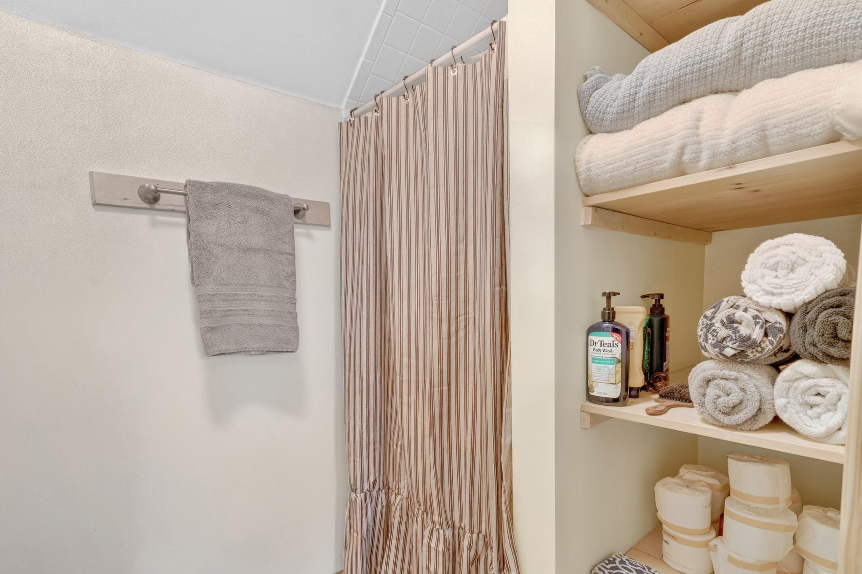 24255 State Rte 64B Pittsburg, MO 65724 - Photo 33 of 46 Clean and updated bathrooms