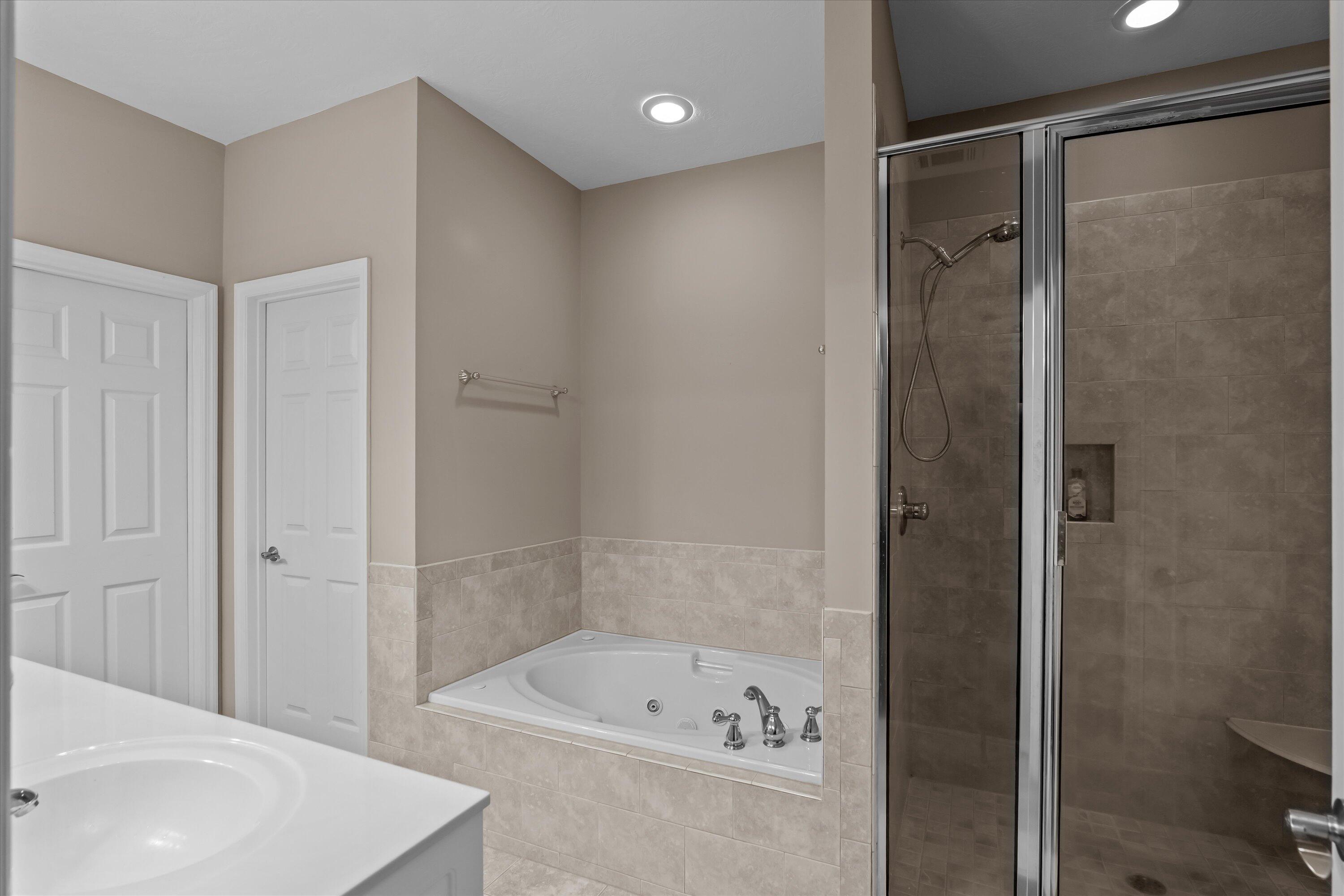 2402 Amberley Drive Evans, GA 30809 - Photo 21 of 32 Garden Tub