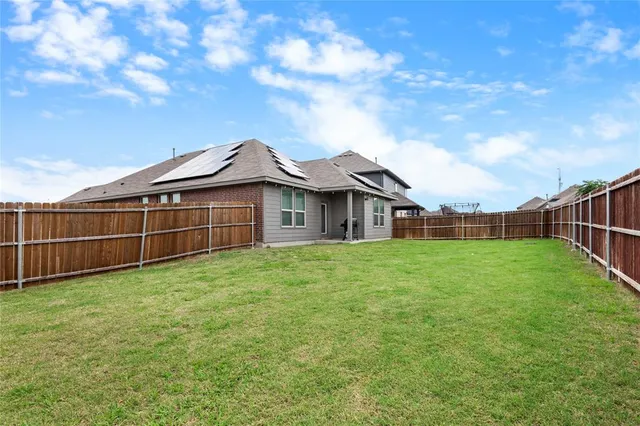 a view of a house with backyard and garden