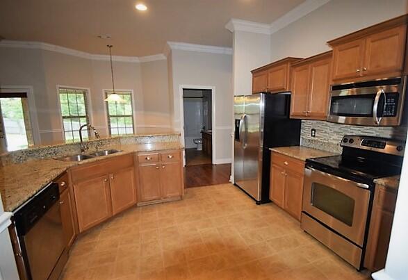 242 Raptor Drive Crestview, FL 32536 - Photo 9 of 29 Kitchen