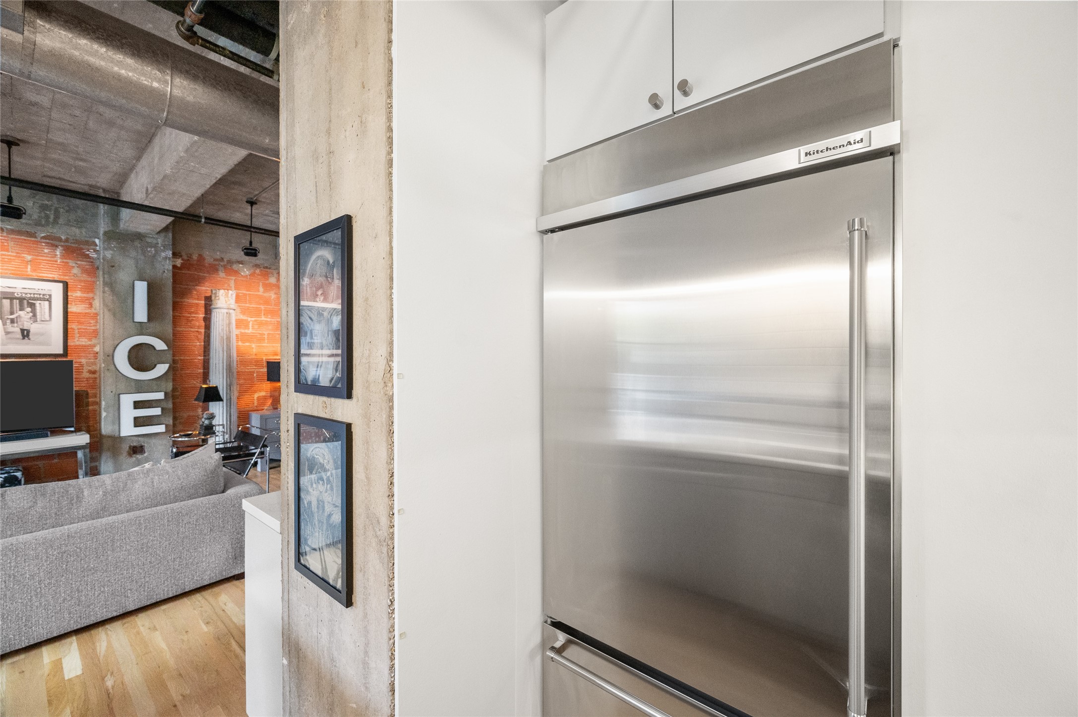 204 Travis Street, Unit 2C Houston, TX 77002 - Photo 14 of 28 a view of a livingroom with furniture and a window