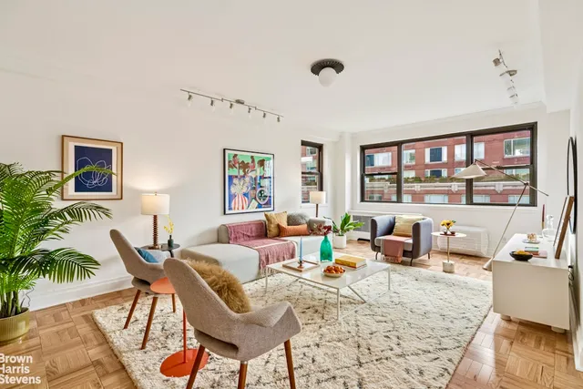 $1,250,000 | 305 East 72nd Street, Unit PHC | Lenox Hill