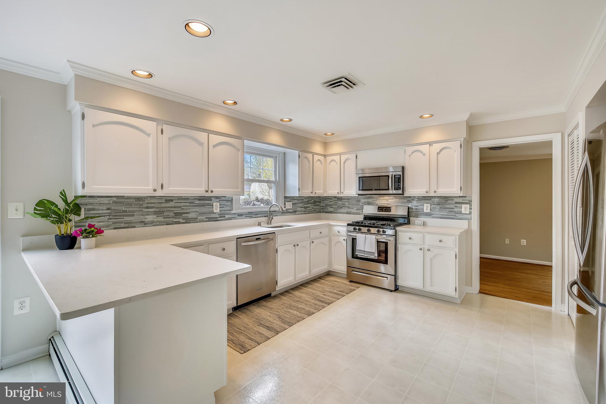 1329 Winding Waye Lane Silver Spring, MD 20902 - Photo 5 of 39 Gourmet Kitchen