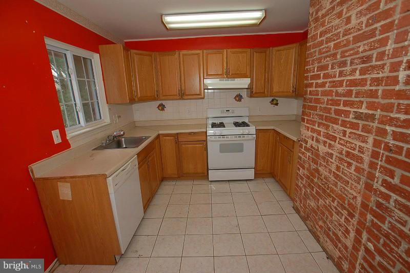 9813 Cottrell Terrace Silver Spring, MD 20903 - Photo 15 of 20 Kitchen