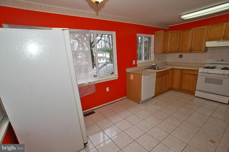 9813 Cottrell Terrace Silver Spring, MD 20903 - Photo 16 of 20 Kitchen
