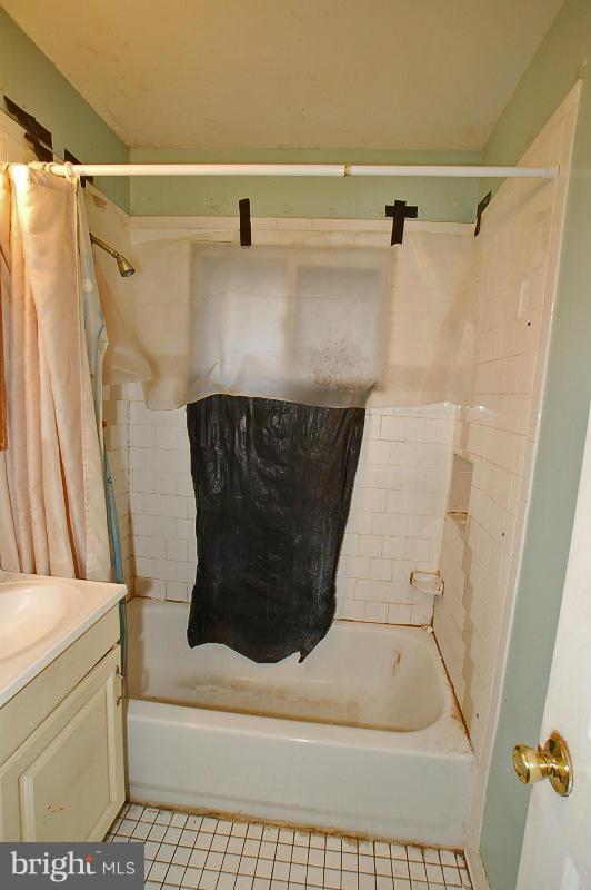 9813 Cottrell Terrace Silver Spring, MD 20903 - Photo 7 of 20 Bath #1 - main level