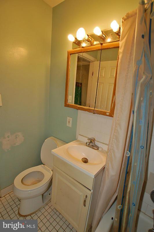 9813 Cottrell Terrace Silver Spring, MD 20903 - Photo 8 of 20 Bath #1 - main level
